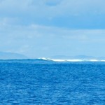 Kraeftiger Schwell sorgt fuer Kreuzsee, aber auch fuer traumhafte Wellen im Surfer-Paradies Fiji.