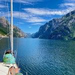 Die Fahrt durch den Fjord dauert (zum Glück) Stunden. 